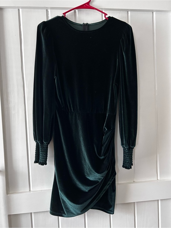 Dresses & Skirts - Velvet Long-Sleeve Green Cocktail Dress